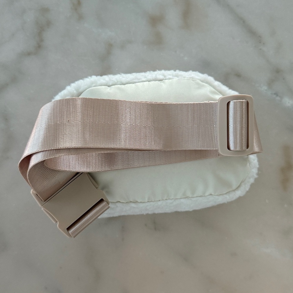 Apana Studio to street cozy sherpa belt bag fanny bag white cream beige OS NWOT - Picture 7 of 11